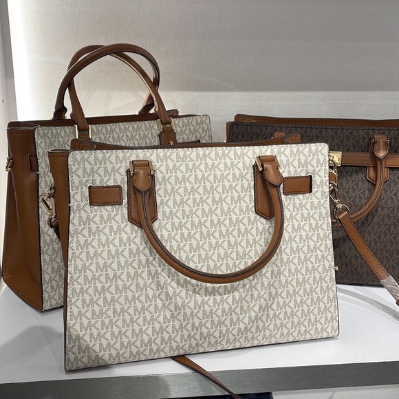 Michael Kors Hamilton Meidum Satchel Shoulder Crossbody 
Vanilla - Picture 13 of 16